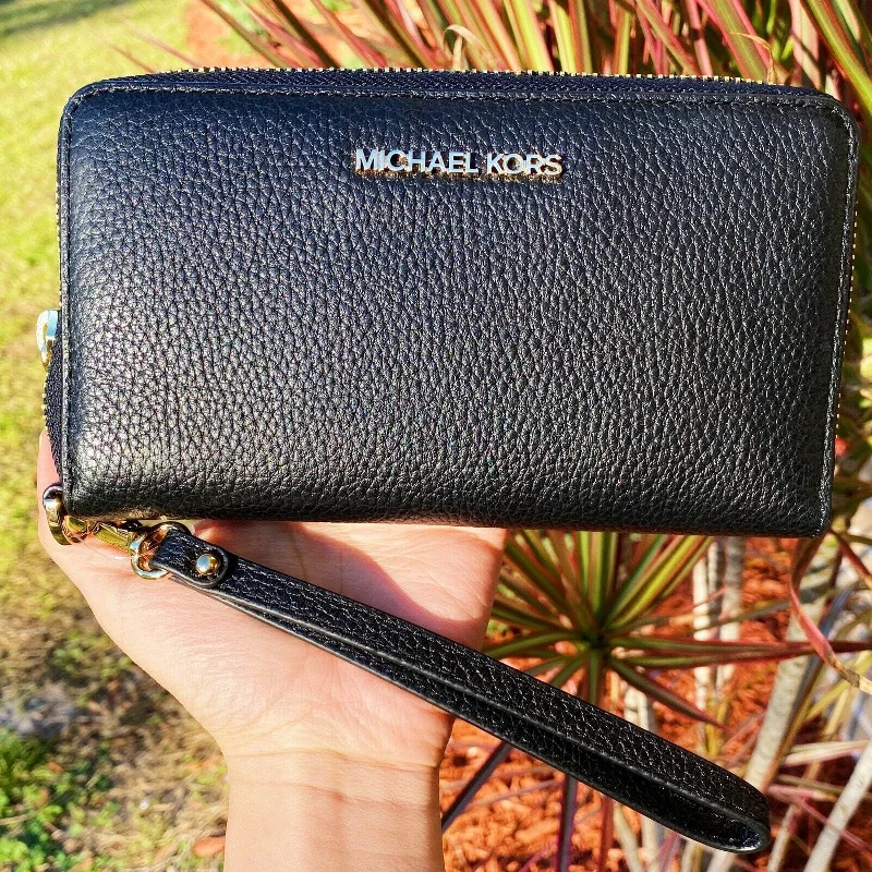 Michael Kors JetSet TravelLarge PhoneWristlet Wallet PebbledLeather Black