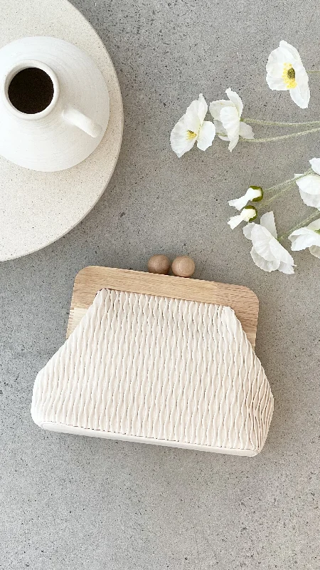 Piper Wavy Timber Frame Clutch - Cream / Natural