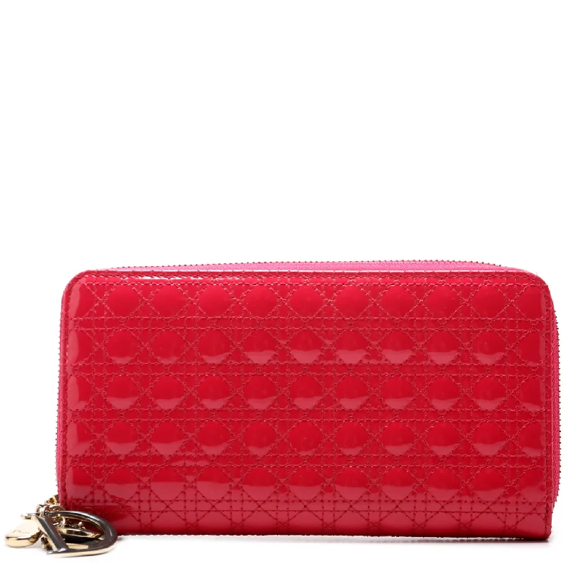 Lady Quilted Patent Zip Wallet