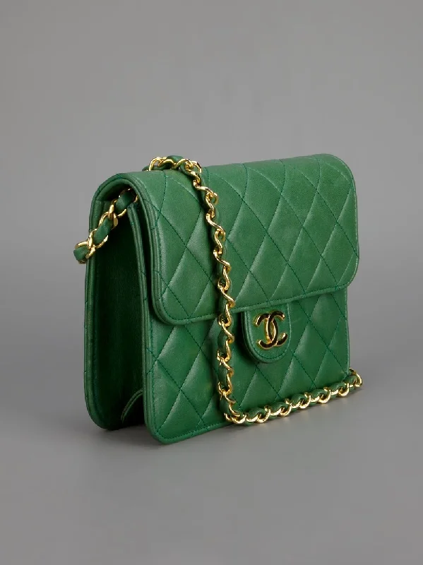 Chanel Classic Clutch Witch Chain – CWC Caviar Green SiLouis Vuittoner-Toned